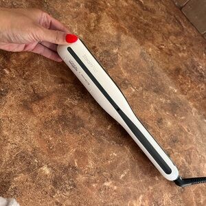 L'Oreal White and Black Hair Straightener